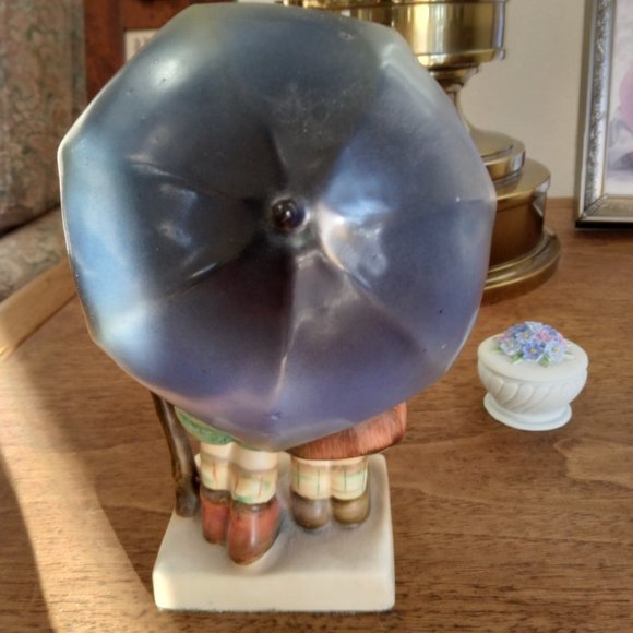 Figurine, Vintage, Decorative, Ceramic, Girl and Boy Under Umbrella - Picture 3 of 6